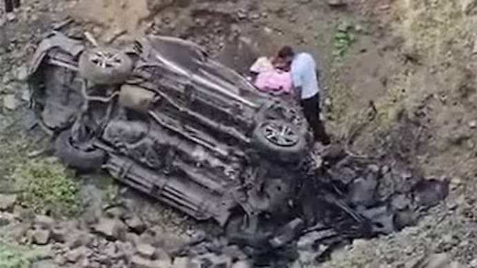 ଦିଲ୍ଲୀ-ମୁମ୍ବାଇ ଏକ୍ସପ୍ରେସୱେରେ ନିୟନ୍ତ୍ରଣ ହରାଇ ଖାଇକୁ ଖସିପଡ଼ିଲା ଏକ୍ସୟୁପି, ୫ ମୃତ