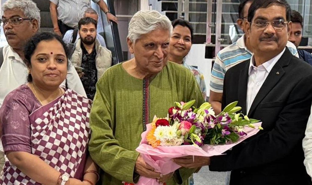 ସୋଆ ସାହିତ୍ୟ ଉତ୍ସବ-୨୦୨୫, ଜାଭେଦ୍‌ ଅଖ୍‌ତରଙ୍କୁ ସୋଆ ସାହିତ୍ୟ ସମ୍ମାନରେ ସମ୍ମାନିତ କଲେ ରାଜ୍ୟପାଳ 