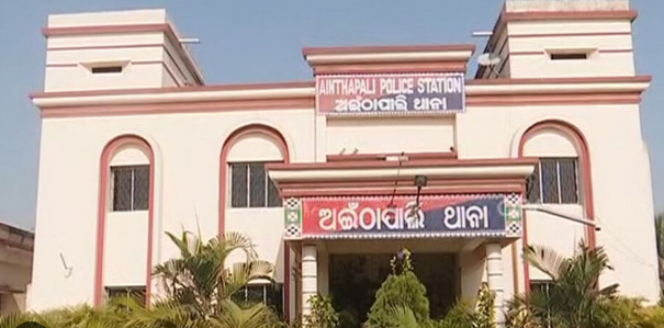 ନାଳରେ ପଡି ନାବାଳିକାଙ୍କ ମୃତ୍ୟୁ,ହତ୍ୟା ଅଭିଯୋଗ ଆଣିଲେ ସମ୍ପର୍କୀୟ 