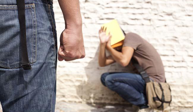 ଡ୍ରଗ୍ସ ନଖାଇବାରୁ  ଛାତ୍ରଙ୍କୁ ଲାଟ୍ରିନ ପାଣି ପିଇବାକୁ ବାଧ୍ୟକଲେ ଛାତ୍ରୀ 