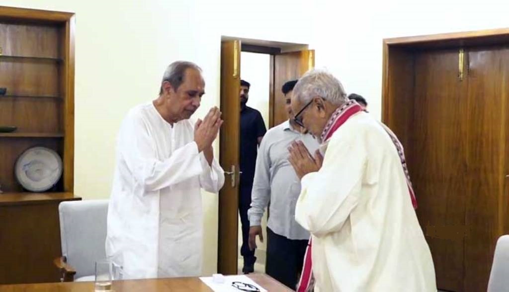 ପୂର୍ବତନ ମୁଖ୍ୟମନ୍ତ୍ରୀଙ୍କୁ ଭେଟିଲେ ପୂର୍ବତନ ରାଜ୍ୟପାଳ 