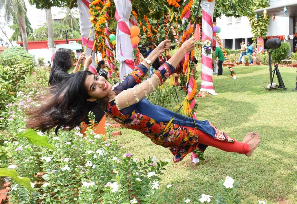 ଆଜି ରଜ ସଂକ୍ରାନ୍ତି, ପୋଡପିଠା ପାନରେ ମହକୁଛି ଗାଁ ଠୁ ସହର