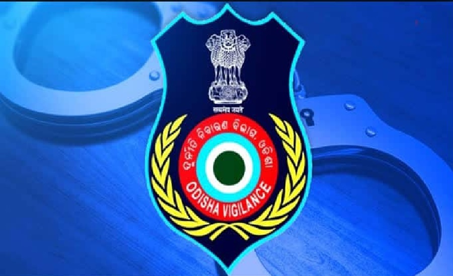 ଭିଜିଲାନ୍ସ ଜାଲରେ ଆଇଟିଡିଏ ସହକାରୀ ଯନ୍ତ୍ରୀ ଏବଂ  ସିବିଆଇ ଜାଲରେ ଆରପିଏଫ୍‌ ଅଧିକାରୀ
