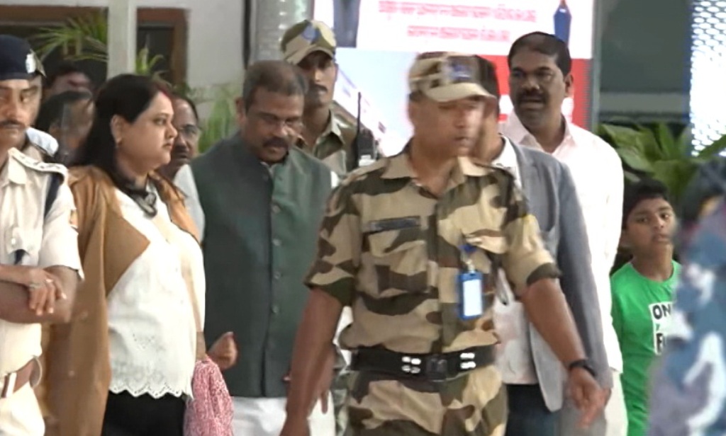 ଭୁବନେଶ୍ୱର ପହଞ୍ଚିଲେ ପୂର୍ବତନ କେନ୍ଦ୍ର ମନ୍ତ୍ରୀ ଧର୍ମେନ୍ଦ୍ର ପ୍ରଧାନ