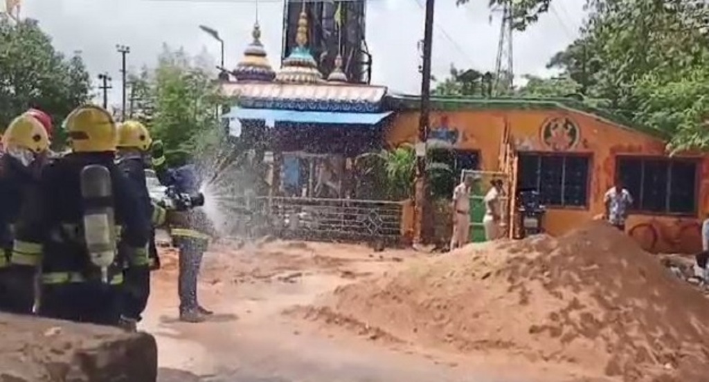 ମାଟି ଖୋଲିବା ବେଳେ ଫାଟିଲା ଗ୍ୟାସ ପାଇପ ଲାଇନ