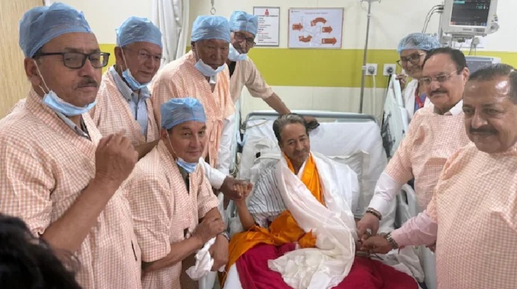 ଅନଶନ ଭାଙ୍ଗିଲେ ୱାଙ୍ଗଚୁକ