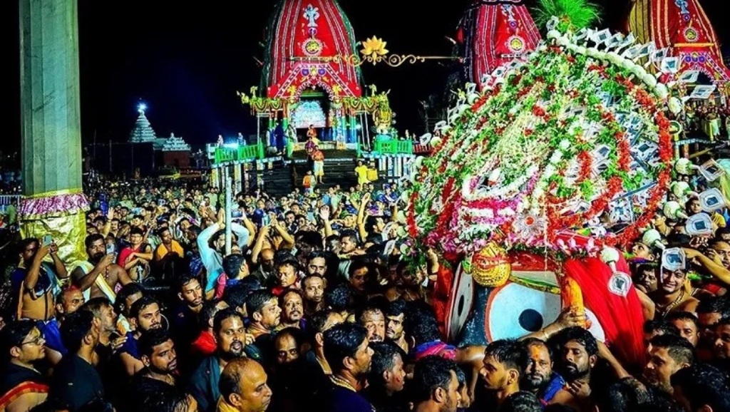 ରତ୍ନସିଂହାସନ ରେ ବିରାଜିଲେ ମହାପ୍ରଭୁ,ଆଜି ଠୁ ମିଳିବ ଆନନ୍ଦ ବଜାର ଅବଢ଼ା
