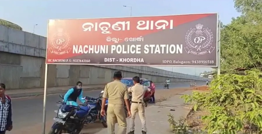ଫେରାର ପରେ ଭିଜିଲାନ୍ସ ହାତରେ ଧରାପଡ଼ିଲେ ପୋଲିସ ଅଧିକାରୀ