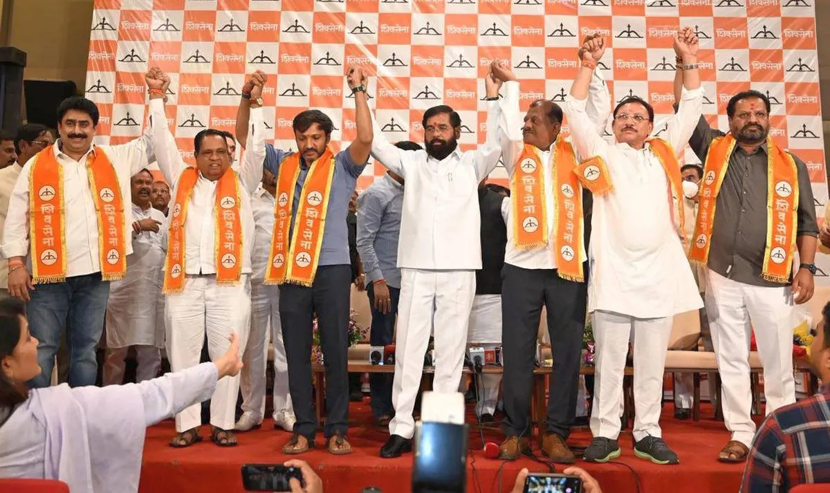 ସିନ୍ଦେ ସେନା ଗୋଷ୍ଠୀରେ ୬ ସାଂସଦଙ୍କ ମିଶ୍ରଣକୁ ନେଇ ସୁପ୍ରିମକୋର୍ଟଙ୍କ ଦ୍ୱାରସ୍ଥ ହେଲା ସେନା (ୟୁବିଟି)