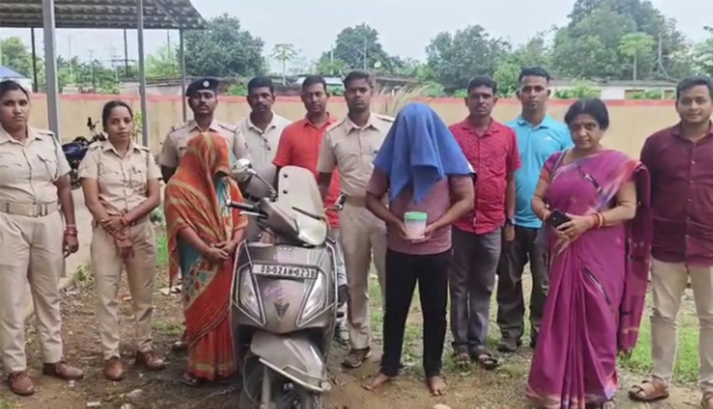 ବ୍ରାଉନ ସୁଗାର କାରବାର ଅଭିଯୋଗ ରେ ମା'ପୁଅ ଗିରଫ