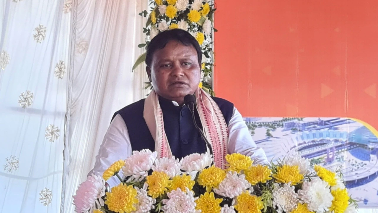 ସରକାରୀ କର୍ମଚାରୀଙ୍କୁ କଡା ଚେତାବନୀ, ପତ୍ନୀ ପିଲାଙ୍କୁ ଭରଣ ପୋଷଣ ଖର୍ଚ୍ଚ ନଦେଲେ କଟିବ ଦରମା - ମୁଖ୍ୟମନ୍ତ୍ରୀ