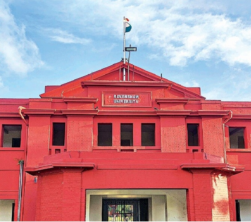 ସମୂହ ଛୁଟିରେ ରେଭେନ୍ସା ଅଧ୍ୟାପକ