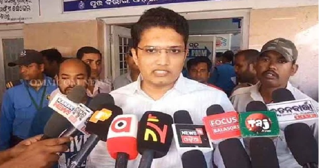 ଗଡ଼ଗଡିଆ ଘାଟରେ ପାଣି ଉଠାଇବା ପାଇଁ କାଉଡ଼ିଆଙ୍କୁ ରୋକ