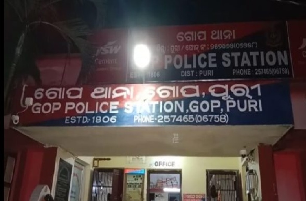 ପୁଅର ଛୁରା ମାଡ଼ରେ ବାପା-ମା'ଙ୍କ ସହ ୩ ପୋଲିସ କର୍ମଚାରୀ ଆହତ