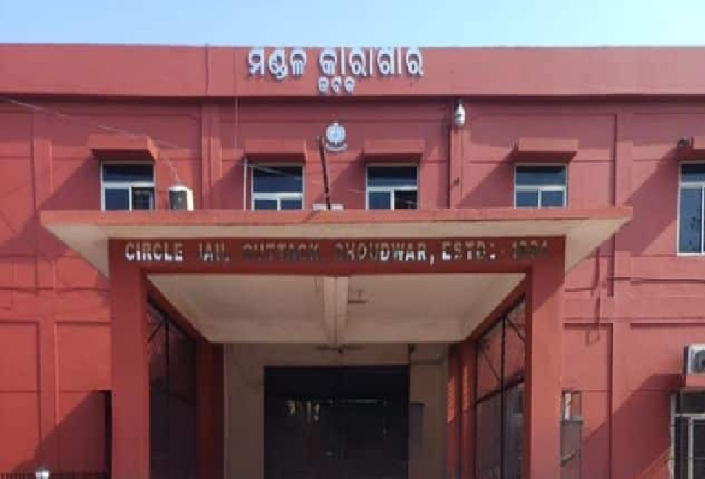 ଗିରଫ ହୋଇପାରନ୍ତି ଚୌଦ୍ୱାର ଜେଲ ଅଧୀକ୍ଷକ ସୁଜିତ ରାଉଳ !