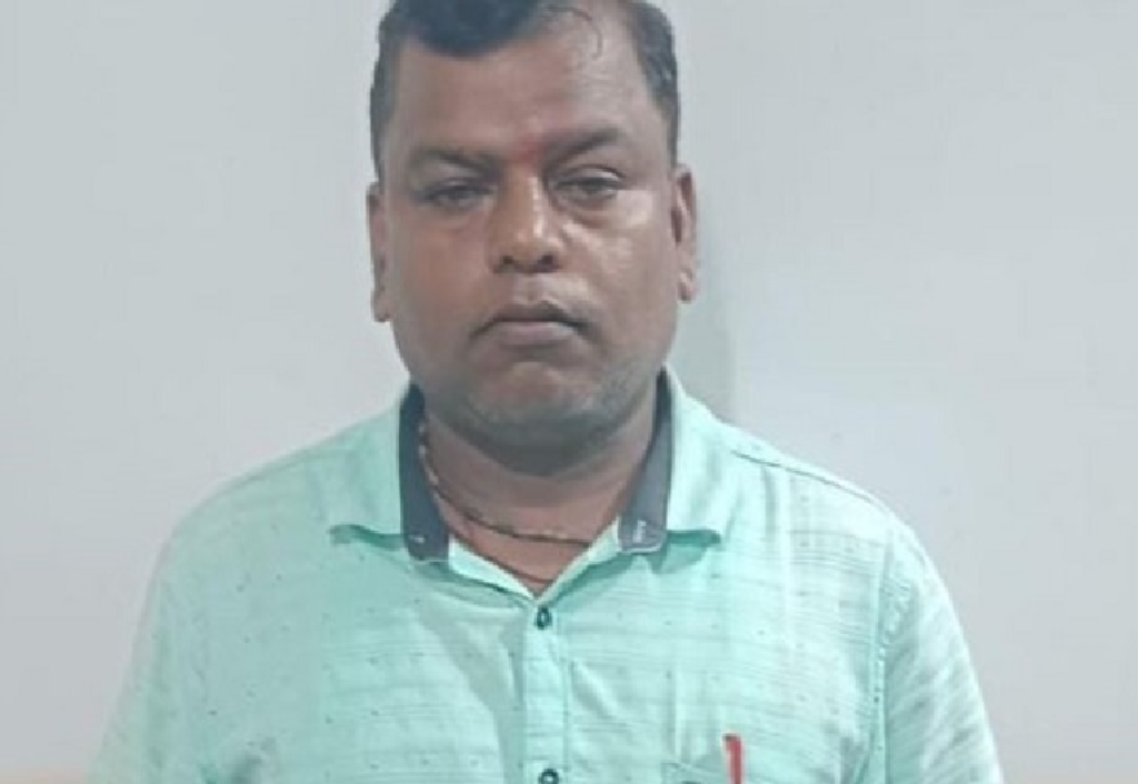 ଭିଜିଲାନ୍ସ ଜାଲରେ ବରିଷ୍ଠ ରାଜସ୍ୱ ସହାୟକ