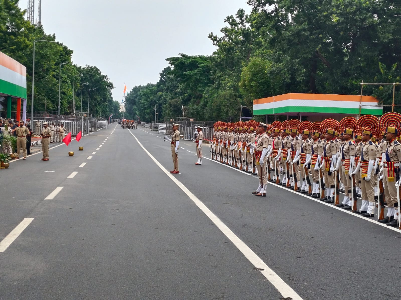 ରାଜ୍ୟସ୍ତରୀୟ ସ୍ୱାଧୀନତା ଦିବସ ପାଇଁ ଫୁଲ ଡ୍ରେସ ରିହର୍ସାଲ , ଭାଗ ନେଇଛନ୍ତି ୫୧ଟି କଣ୍ଟିଜେଣ୍ଟ