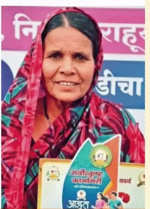 ଝିଅ ପାଠ ପଢା ପାଇଁ ଖାଲି ପାଦରେ ଦୌଡିଲେ ମାରାଥନ