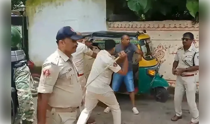 ଜେଲ ରୁ ବାହାରିଲେ ଆନ୍ଦୋଳନରତ ଅଟୋ ଚାଳକ