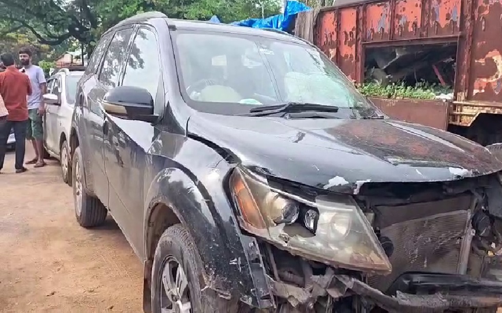 ଭୁବନେଶ୍ୱର ରେ ସିରିଜ ଦୁର୍ଘଟଣା , ଏସ ୟୁ ଭି ଧକ୍କାରେ ୩ଗୁରୁତର