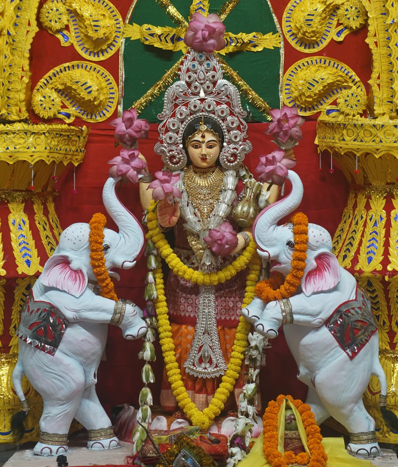ଧନଦାତ୍ରୀ