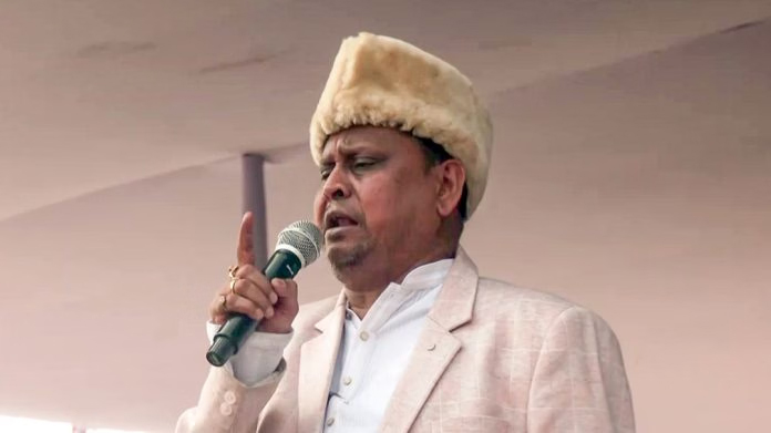 ପୋଲିକୁ ଠେଲାପେଲା କରି ଗିରଫ ହେଲେ ହୁମାୟୁନ କବୀର