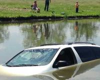 ଗାଁ ପୋଖରୀରୁ ନିଖୋଜ ଓକିଲଙ୍କ କାର ଉଦ୍ଧାର 