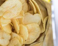 ଚିପ୍ସ ପ୍ୟାକେଟରେ ଥିବା ପ୍ଲାଷ୍ଟିକ ଖେଳନା ଗିଳି ଶିଶୁପୁତ୍ର ମୃତ 