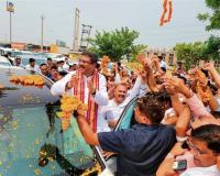 ବିହାର ବିଜୟପରେ ଭୁବନେଶ୍ୱର ବିମାନ ବନ୍ଦରରେ ଧର୍ମେନ୍ଦ୍ରଙ୍କୁ ବିପୁଳ ସମ୍ବର୍ଧନା 