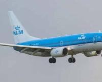 ଆମେରିକା ବିମାନବନ୍ଦରରେ ଯାତ୍ରୀ ଜରୁରୀକାଳୀନ ଦ୍ବାର ଖୋଲି ଗିରଫ