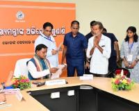 ଅଭିଯୋଗ ଶୁଣୁଛନ୍ତି ଲୋକଙ୍କ ମୁଖ୍ୟମନ୍ତ୍ରୀ ମୋହନ ଚରଣ ମାଝୀ 