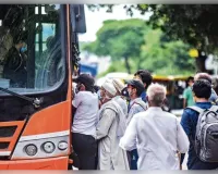 ଦୋକାନ ଉପରକୁ ମାଡ଼ି ଗଲା ଯାତ୍ରୀଵାହୀ ବସ