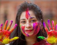 ଭିନ୍ନ ସ୍ଥାନ ଭିନ୍ନ ହୋଲି