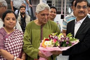 ସୋଆ ସାହିତ୍ୟ ଉତ୍ସବ-୨୦୨୫, ଜାଭେଦ୍‌ ଅଖ୍‌ତରଙ୍କୁ ସୋଆ ସାହିତ୍ୟ ସମ୍ମାନରେ ସମ୍ମାନିତ କଲେ ରାଜ୍ୟପାଳ 