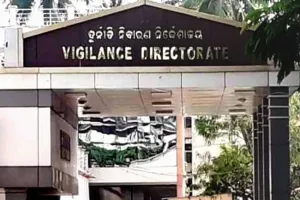 ଭିଜିଲାନ୍ସ ଜାଲରେ ହିନ୍ଦୋଳ ସବ - ରେଜିଷ୍ଟ୍ରେସନ ଅଫିସ ବରିଷ୍ଠ କିରାଣୀ 