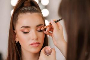 ମେକ୍‌ଅପ୍‌ ଟ୍ରିକ