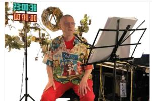 ୪୨ ଘଣ୍ଟା ଗାଇଲେ କ୍ରିସମସ ଗୀତ 