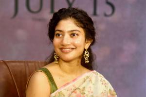 ବି ଟାଉନ ଡେବ୍ୟୁ