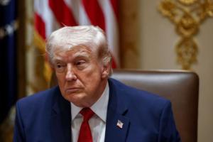 ମୁଣ୍ଡ ନୁଆଁଇଲେ ଟ୍ରମ୍ପ ! ମାନିଲେ ଇରାନର ୧୦ ସର୍ତ୍ତ