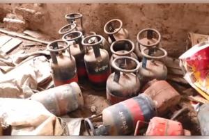 କାଠ ଗୋଲା ଭିତରୁ ବିପୁଳ ପରିମାଣରେ ଗ୍ୟାସ ଟାଙ୍କି ଜବତ  