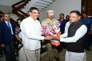 ଓଡିଶାରୁ ବିଦାୟ ନେଲେ ପୂର୍ବତନ ରାଜ୍ୟପାଳ ଡ଼. ହରିବାବୁ କମ୍ଭମପାଟି