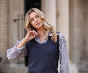 ଷ୍ଟାଇଲିଷ୍ଟ ସ୍ବେଟର