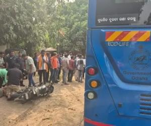 ‘ଆମ୍‌ ବସ’ ଧକ୍କାରେ ବାଇକ ଆରୋହୀ ଗୁରୁତର 