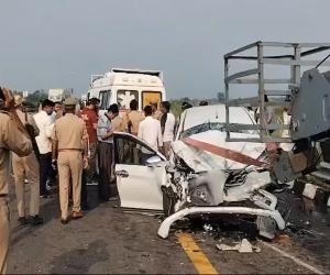 ପୂର୍ବାଞ୍ଚଳ ଏକ୍ସପ୍ରେସୱେରେ ଟ୍ରକ ସହିତ କାରର ମର୍ମନ୍ତୁଦ ଧକ୍କା: ୩ ଟେନିସ୍ ଖେଳାଳିଙ୍କ ମୃତ୍ୟୁ