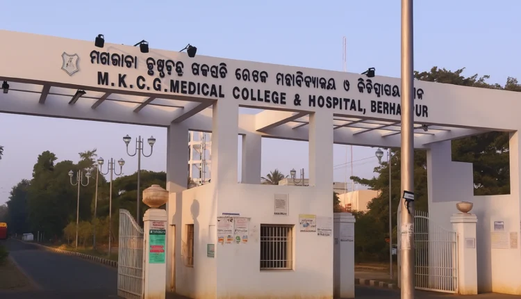 ଖାଦ୍ୟନଳୀରୁ ବାହାରିଲା ୯ ଇଞ୍ଚର ଦାନ୍ତକାଠି