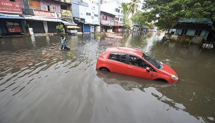 ବର୍ଷାରେ ବୁଡ଼ିଲା କଲକତା,୬ ମୃତ ସମସ୍ତ ସ୍କୁଲ କଲେଜ ବନ୍ଦ