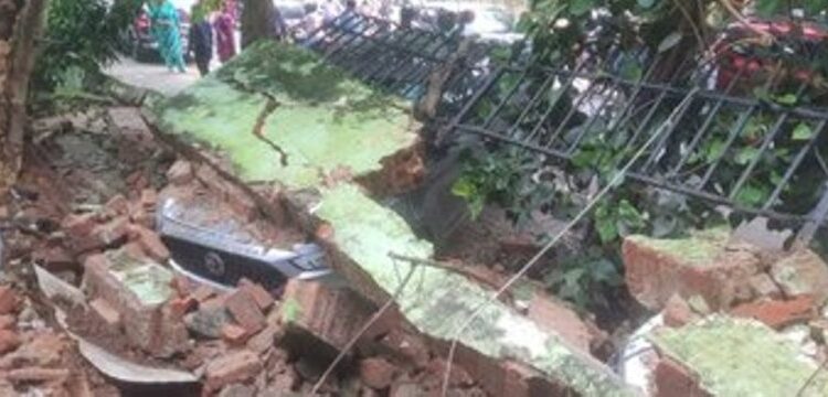 ଟ୍ରେଜେରୀ ଅଫିସ ପାଚେରୀ ଭୁଶୁଡି ଏକାଧିକ କାର କ୍ଷତିଗ୍ରସ୍ତ