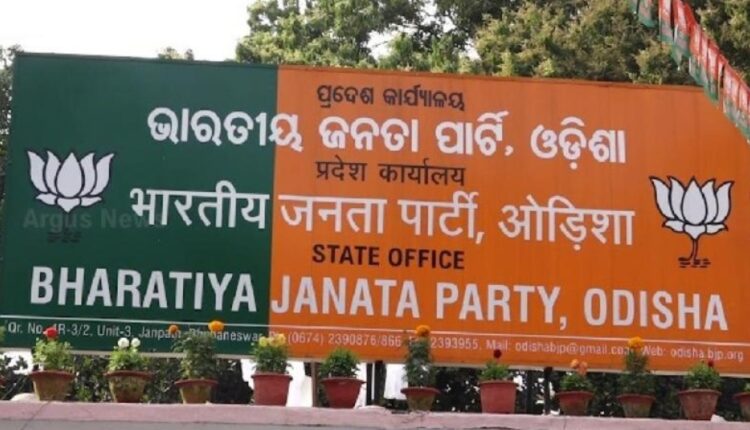 ବିରାଟ ଶୋଭାଯାତ୍ରାରେ ବିଜେପି ପାର୍ଟି ଅଫିସରେ ପହଁଚିଲେ ଜୟ ଢୋଲକିଆ