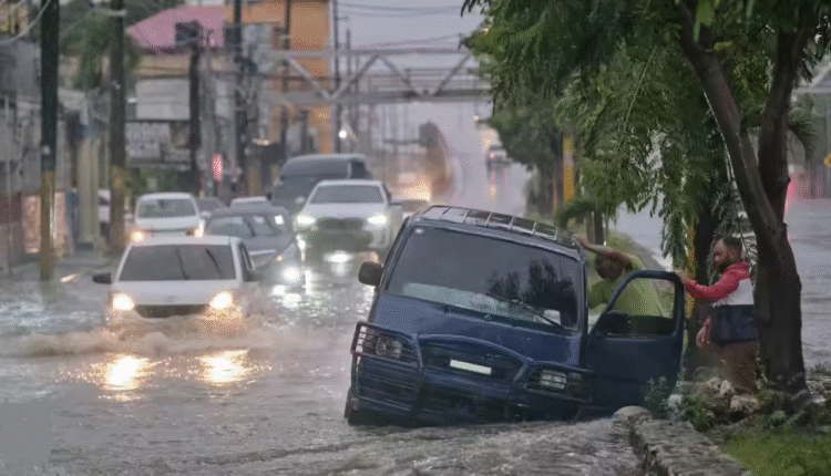 ଜାମାଇକାରେ ତାଣ୍ଡବ ରଚିଲା 'ମେଲିସା',୩୦୦ କିମି ବେଗରେ ବୋହୁଛି ପବନ
