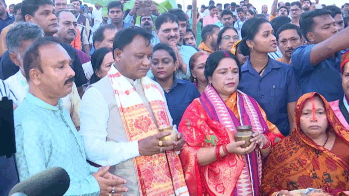 ଛଠ୍ପୂଜାରେ ସାମିଲ ହେଲେ ମୁଖ୍ୟମନ୍ତ୍ରୀ